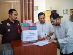 Kejari Palu Serahkan Uang Ganti Rugi Rp950 Juta kepada Korban Dugaan Penggelapan Tanah   